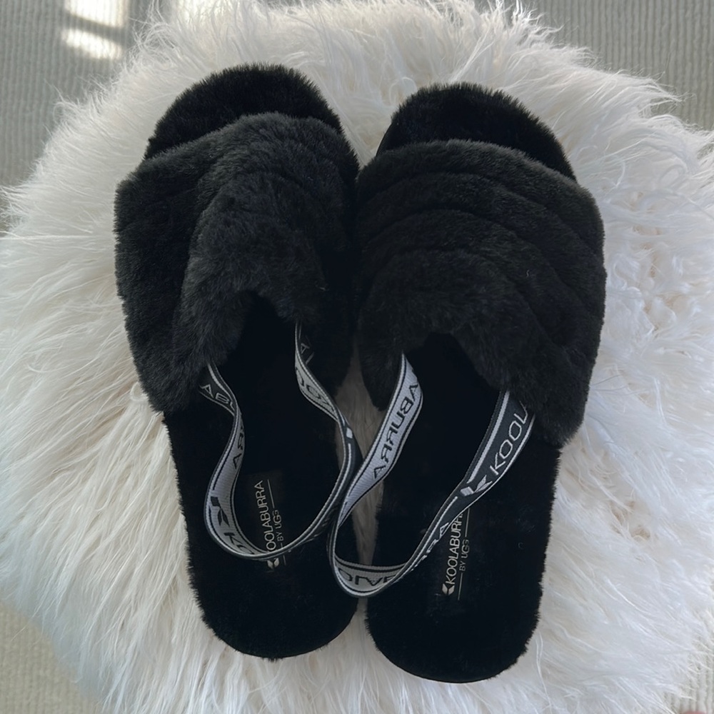 NWT Koolaburra Black Faux Fur Slippers Size 8